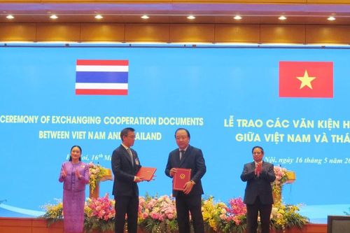 Việt Nam và Thái Lan ký kết hợp tác chiến lược thúc đẩy tiêu thụ hàng Việt
