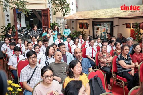 Triển lãm 'Sắc son' đánh thức không gian văn hóa đình Hà Vĩ