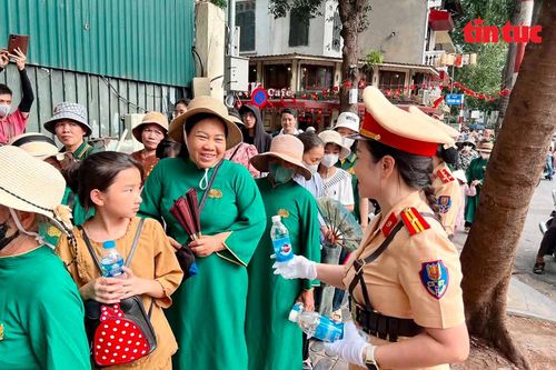 Công an Hà Nội bảo đảm trật tự an toàn giao thông cho đại lễ Phật đản