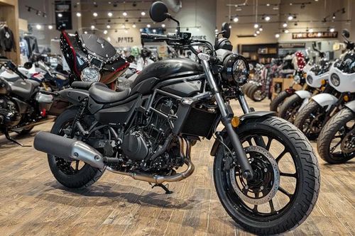 Môtô động cơ 2 xi lanh, phanh ABS 2 kênh, giá gần 175 triệu đồng, 'đe nẹt' Honda Rebel 500