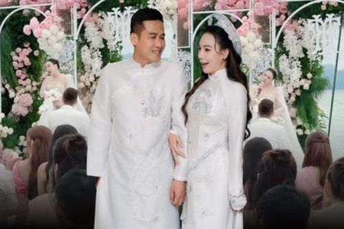 Clip Hồ Quỳnh Hương hát trong đám cưới của mình, chú rể say sưa theo dõi