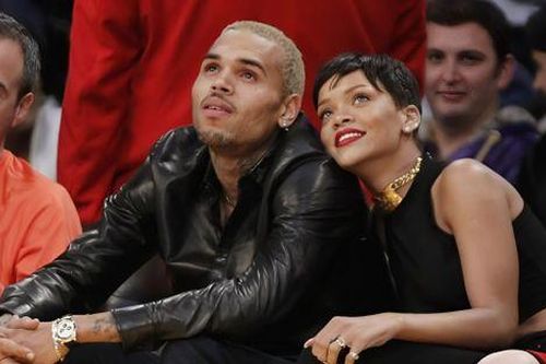 Nam ca sĩ từng hành hung Rihanna bị bắt giữ
