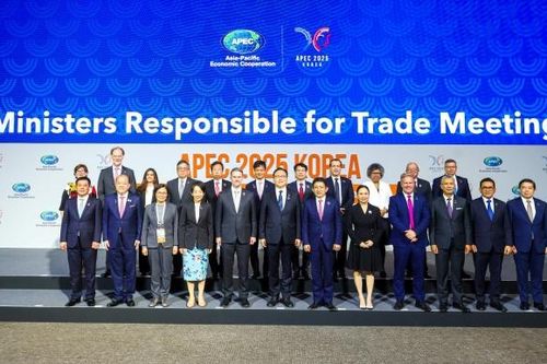 Chùm ảnh hoạt động của Bộ trưởng Nguyễn Hồng Diên tại Hội nghị RMT APEC 2025