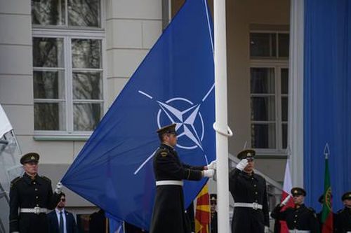 NATO rúng động vì bê bối tham nhũng