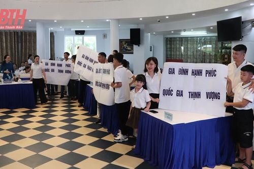 Liên hoan Gia đình nữ công nhân hạnh phúc tiêu biểu