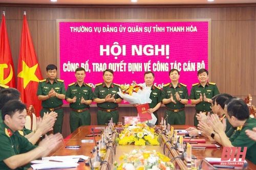 Thường vụ Đảng ủy Quân sự tỉnh Thanh Hóa trao Quyết định công tác cán bộ