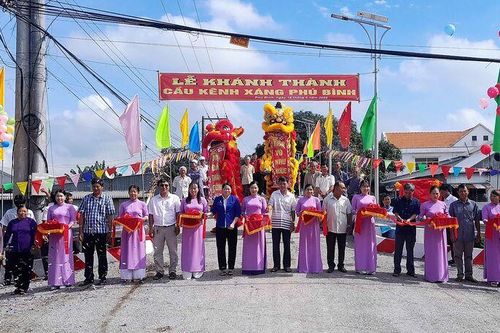 Thêm cầu nông thôn mới được khánh thành tại huyện Phú Tân