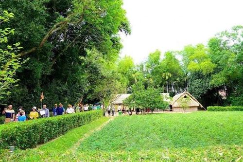 Làng Sen, điểm hẹn tháng 5