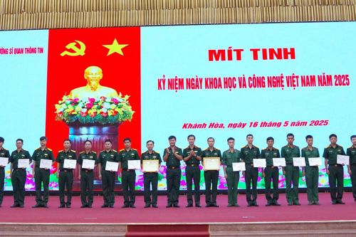 Trường Sĩ quan Thông tin mít tinh kỷ niệm Ngày Khoa học công nghệ Việt Nam