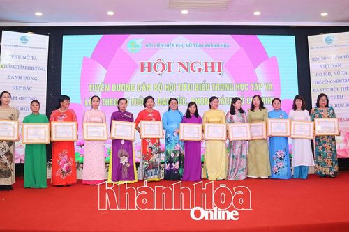 Tuyên dương 49 cán bộ hội phụ nữ tiêu biểu trong học tập và làm theo tư tưởng, đạo đức, phong cách Hồ Chí Minh