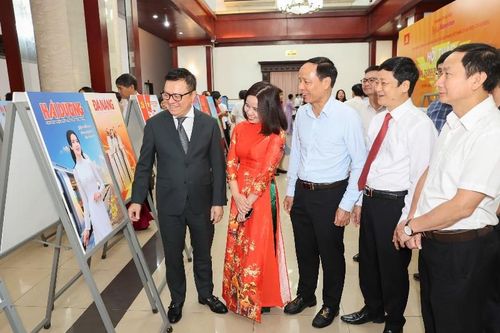Khai mạc triển lãm ảnh bìa báo Đảng các tỉnh thành phố phía Bắc