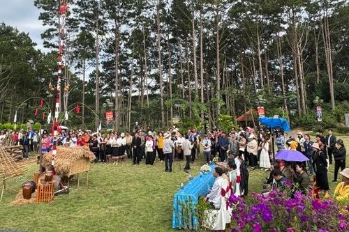 Khai thác văn hóa bản địa để phát triển du lịch cộng đồng