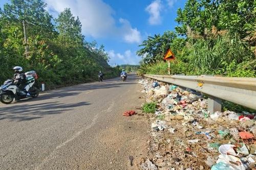 Rác thải trên các cung đường đèo