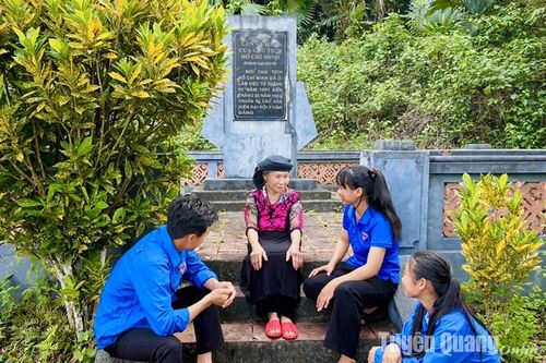 Khun Mạ nhớ Bác