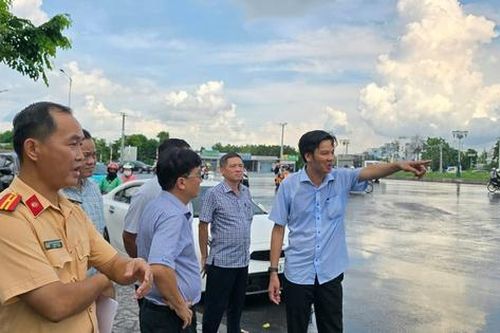 Nút giao cầu Trần Hoàng Na: Đề xuất thảm nhựa, sơn vạch, bổ sung biển báo