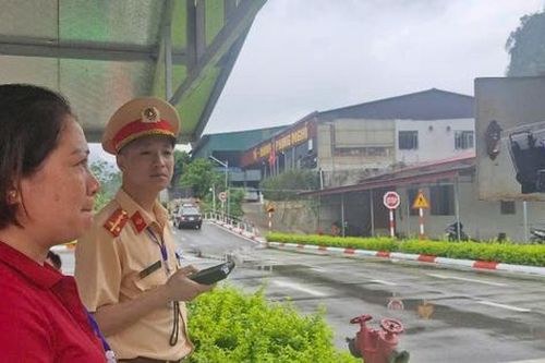 Kỳ sát hạch lái xe đầu tiên do CSGT Lạng Sơn tổ chức: Kiểm tra nồng độ cồn tất cả thí sinh