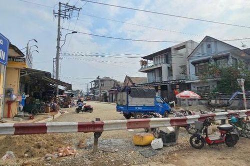 Huế: Hàng loạt tuyến đường bị rào chắn chờ đấu nối quốc lộ, lãng phí tiền tỷ