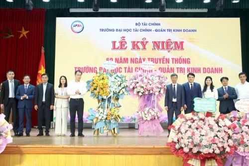 Trường Đại học Tài chính - Quản trị kinh doanh kỷ niệm 60 năm Ngày truyền thống
