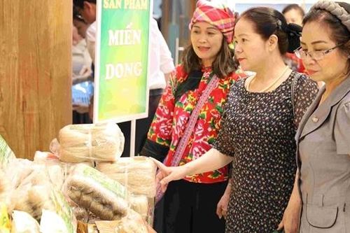 Đem đặc sản của đồng bào dân tộc thiểu số ở Cao Bằng đến TP Hồ Chí Minh