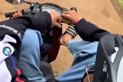 Làm rõ thiếu niên lái xe máy bằng chân, quay TikTok khoe 'chiến tích'