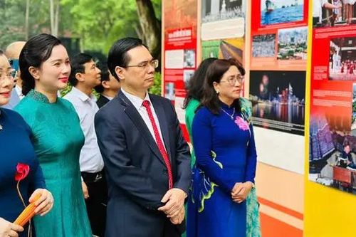 Chuỗi sự kiện kỷ niệm 135 năm Ngày sinh Bác Hồ
