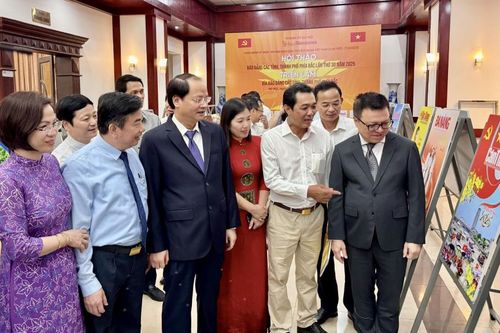 Khai mạc triển lãm ảnh bìa báo Đảng các tỉnh, thành phố phía Bắc