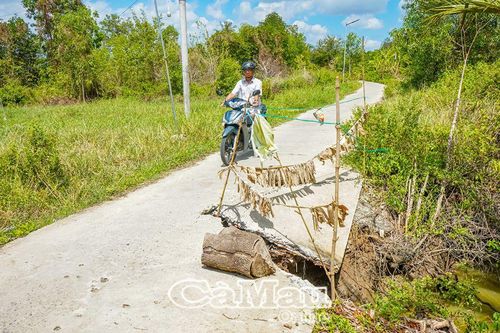 Người dân mong sớm khắc phục lộ sụt lún