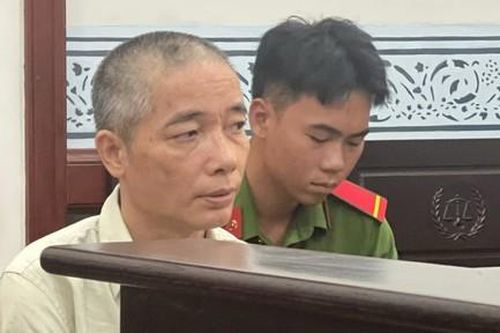 Mượn tiền không trả, anh trai còn ném 'bom xăng' đốt nhà khiến em gái suýt chết