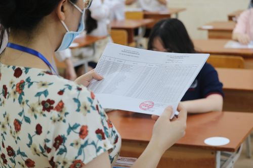 Tỷ lệ 'chọi' lớp 10 trường ngoại thành Hà Nội nhảy vọt, phụ huynh ngã ngửa
