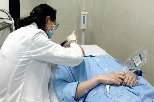 Người phụ nữ 25 tuổi phải nhập viện cấp cứu thừa nhận sai lầm khi đi làm đẹp nhiều phụ nữ Việt mắc phải