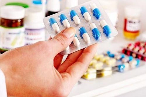 Tại sao cần thận trọng khi dùng nhiều loại thuốc cùng lúc?