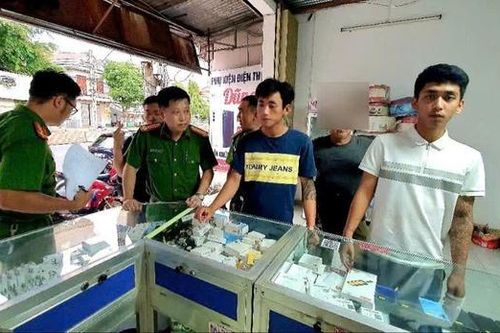 Hai thanh niên vào nhà thờ khống chế cụ ông U80 để cướp tài sản