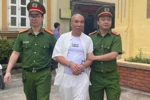 Tài xế ô tô xúc phạm đại úy công an, tấn công người giám sát công trình