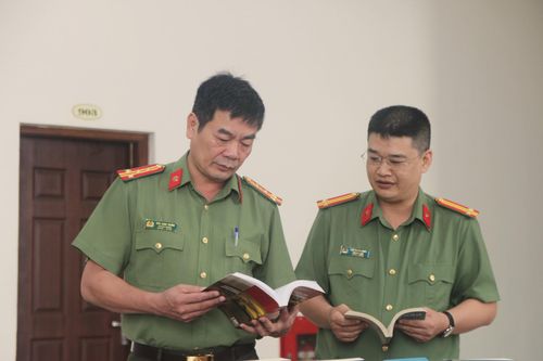 Viết về an ninh không chỉ là mô tả vụ án