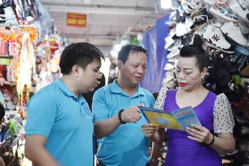 Hà Nội phấn đấu vận động, phát triển hơn 433.000 người tham gia BHXH tự nguyện, BHYT hộ gia đình