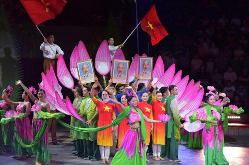 Những màn trình diễn ấn tượng của chương trình nghệ thuật xiếc 'Sen'