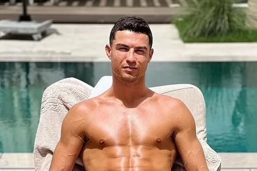 Ronaldo lại bỏ xa Messi khi tiếp tục là là vận động viên kiếm tiền nhiều nhất thế giới