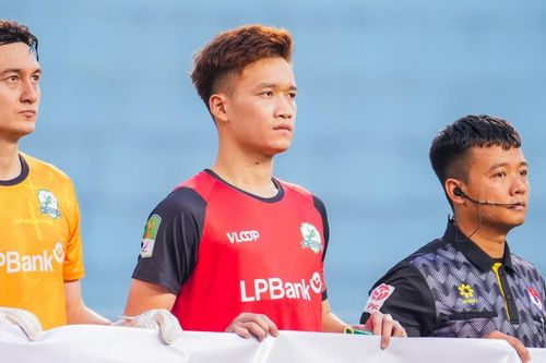 Hoàng Đức nghẹn ngào trong ngày Phù Đổng Ninh Bình vô địch hạng nhất, sớm thăng hạng V-League