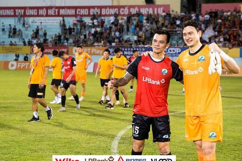 Thủ môn Văn Lâm: 'Tự hào khi cùng Ninh Bình vô địch giải hạng Nhất'