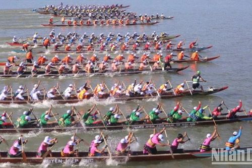 Sôi nổi Giải đua thuyền truyền thống Phát thanh-Truyền hình Quảng Nam lần thứ 28