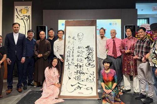 Giới thiệu thơ Chủ tịch Hồ Chí Minh qua thư họa