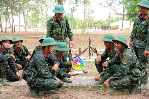Vui với trò chơi vòng xoay quân sự