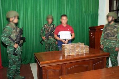 Bắt đối tượng giấu 38 bánh heroin trong lốp ô-tô dự phòng