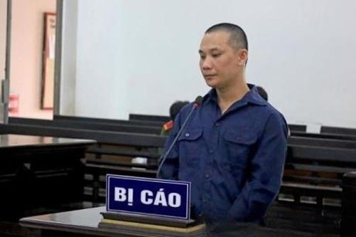 Vác hung khí truy sát hàng xóm