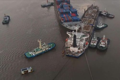Tách rời thành công hai tàu chở hàng quốc tịch Panama và Hồng Công (Trung Quốc) sau vụ va chạm