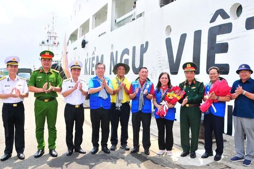 Đoàn công tác số 21 - TPHCM kết thúc chuyến hải trình thăm Trường Sa và Nhà giàn DK1