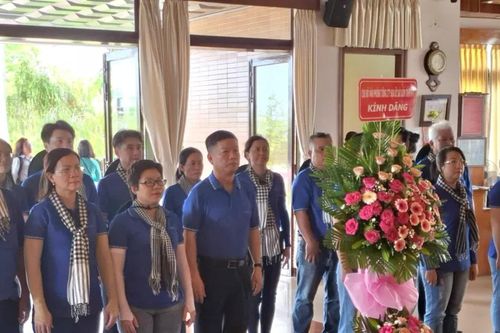 Dâng hoa tưởng nhớ Chủ tịch Hồ Chí Minh tại Bảo tàng Hồ Chí Minh - Chi nhánh tỉnh Bình Thuận