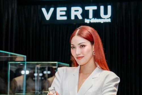 Siêu mẫu Lan Khuê thành đại sứ thương hiệu Vertu tại Việt Nam