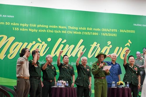 'Người lính trở về' truyền khát vọng cống hiến tới thế hệ trẻ