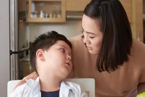 Phải làm gì khi con thích phàn nàn và đổ lỗi?